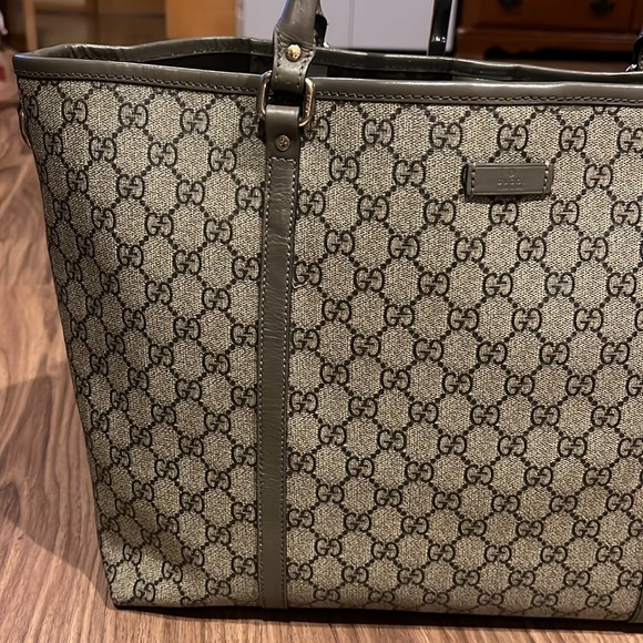 A 409- 💯 % authentic Gucci shoulder bag - Picture 4 of 16